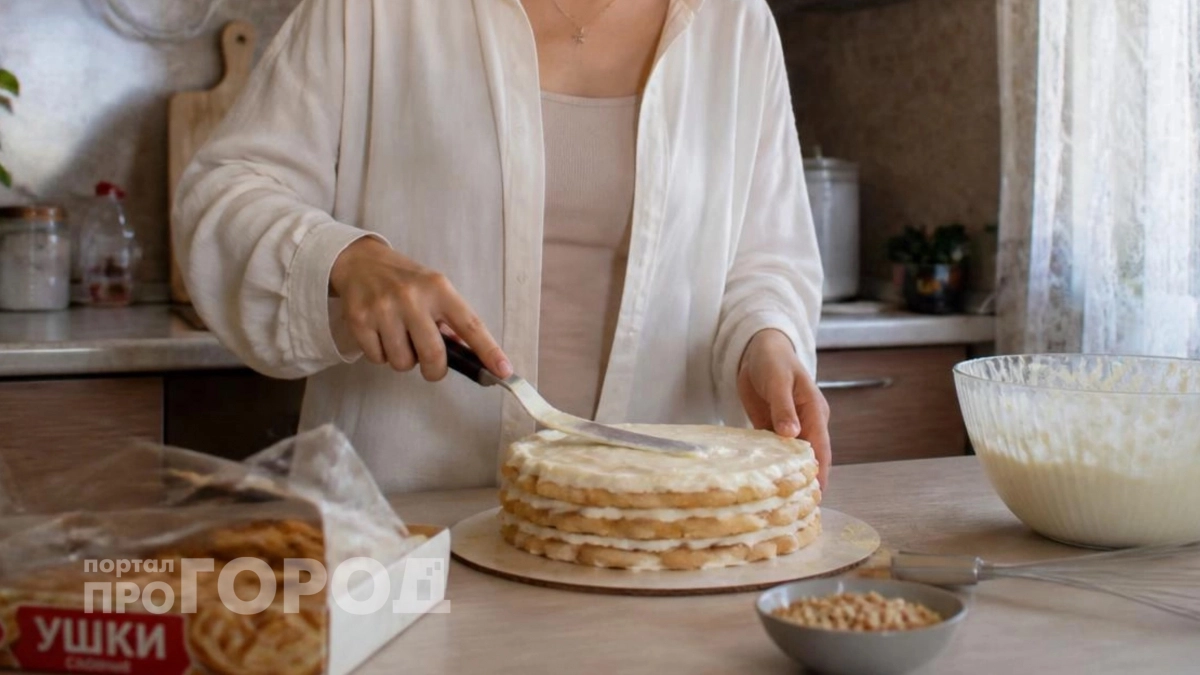 Варианта ленивее просто не существует: как делаю вкусный «Наполеон» за 15 минут из печенья «Ушки» 