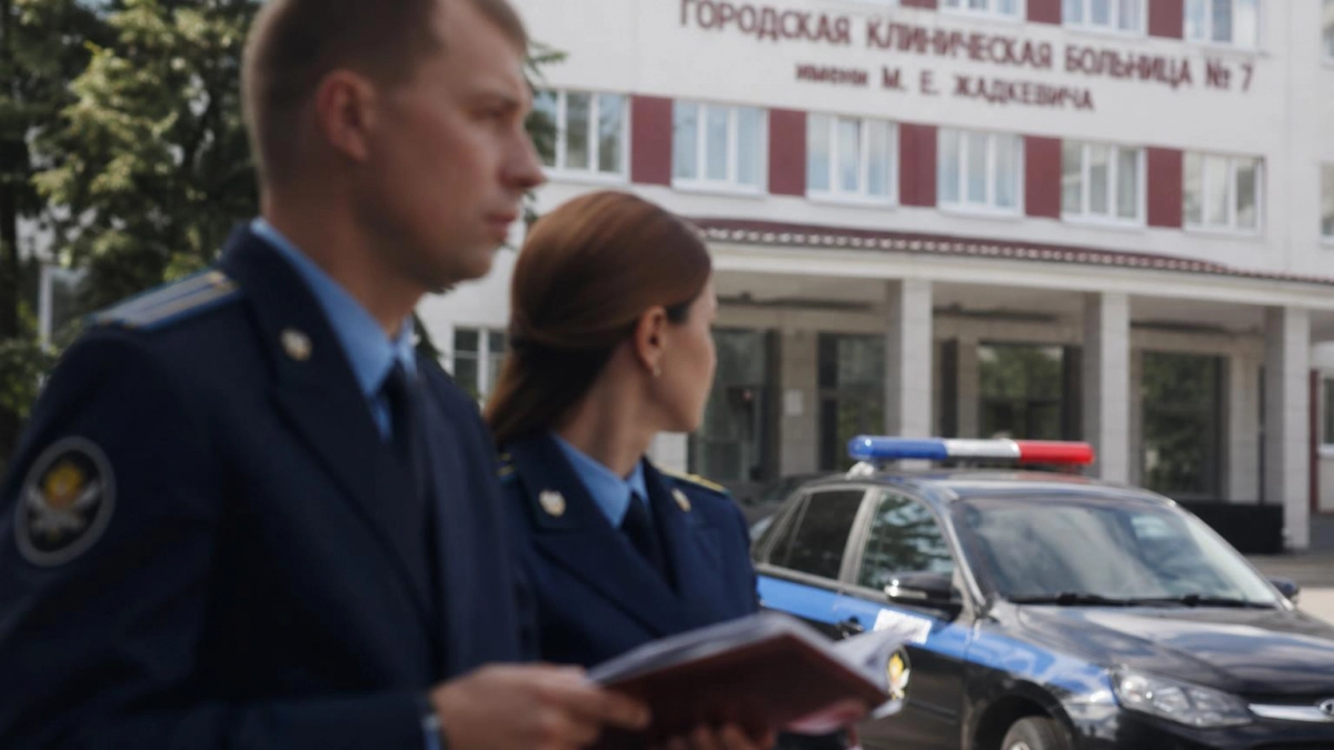 Минздрав Чувашии начал проверку после видео с погрузкой канистр у больницы