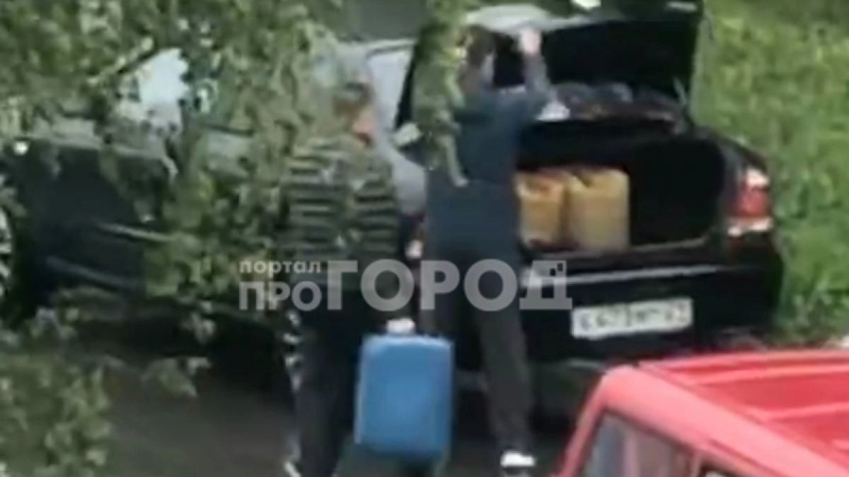 Минздрав проверит подозрительную погрузку канистр в машины у стен чебоксарской ГКБ № 1 