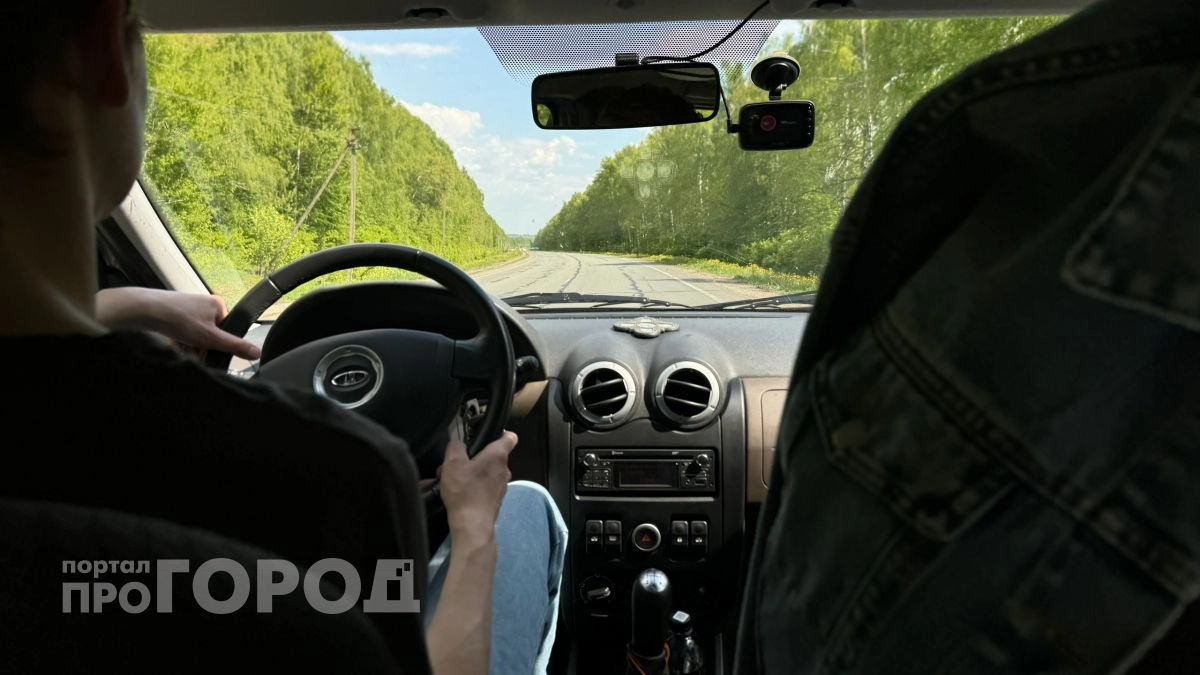 В Чувашии водителю пришел штраф с камеры, принявшей сигарету за телефон 