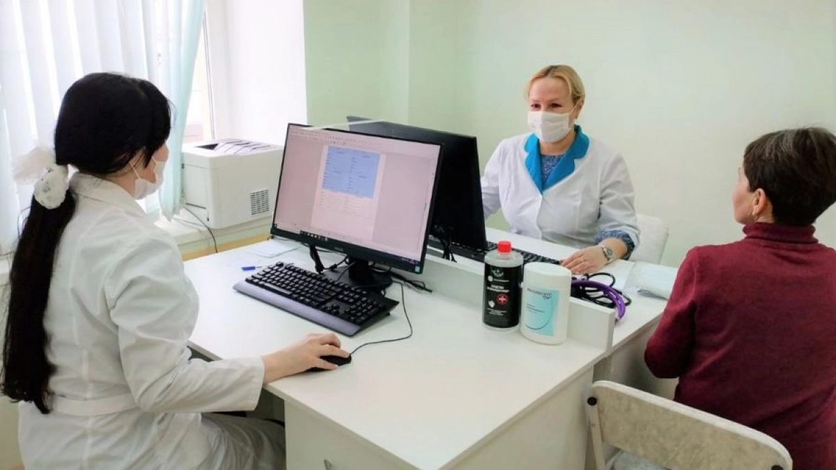 В Чебоксарах женщина едва не погибла после укуса осы: поступила с отеком лица и одышкой