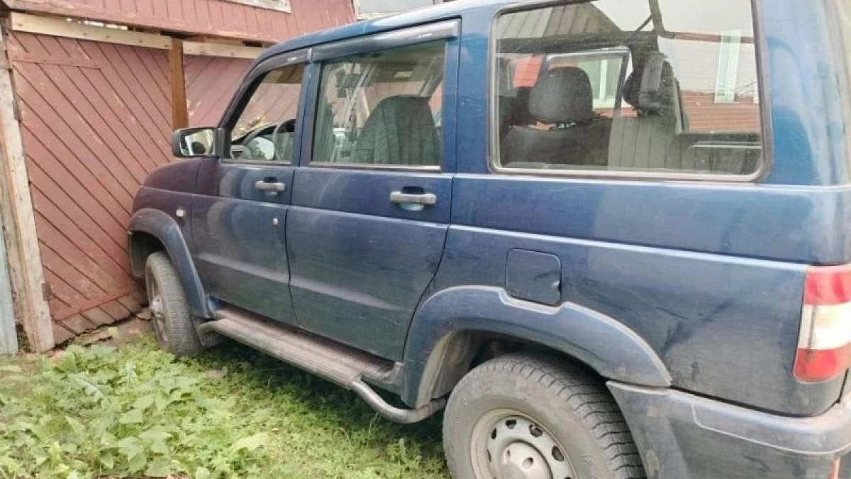 В Алатыре пьяная женщина угнала УАЗ и врезалась в забор