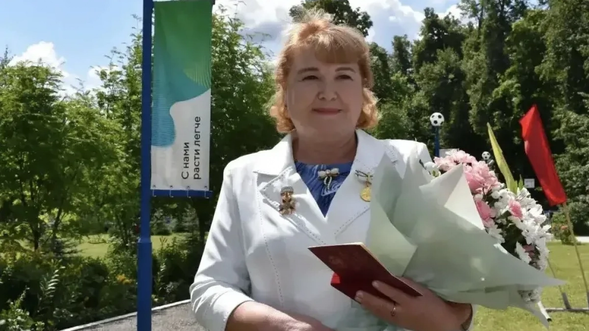 Маму пятерых детей из Чебоксар наградили знаком "Анне"