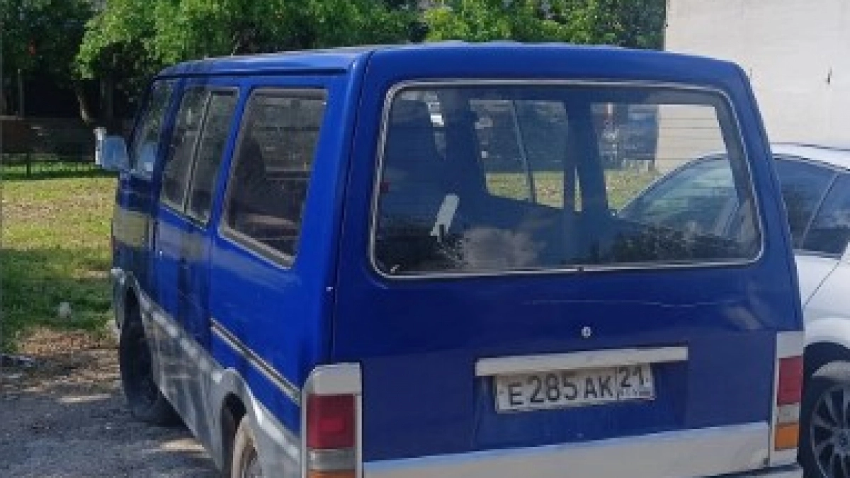 В Чебоксарах на проспекте Мира обнаружили стоянку с брошенными автомобилями