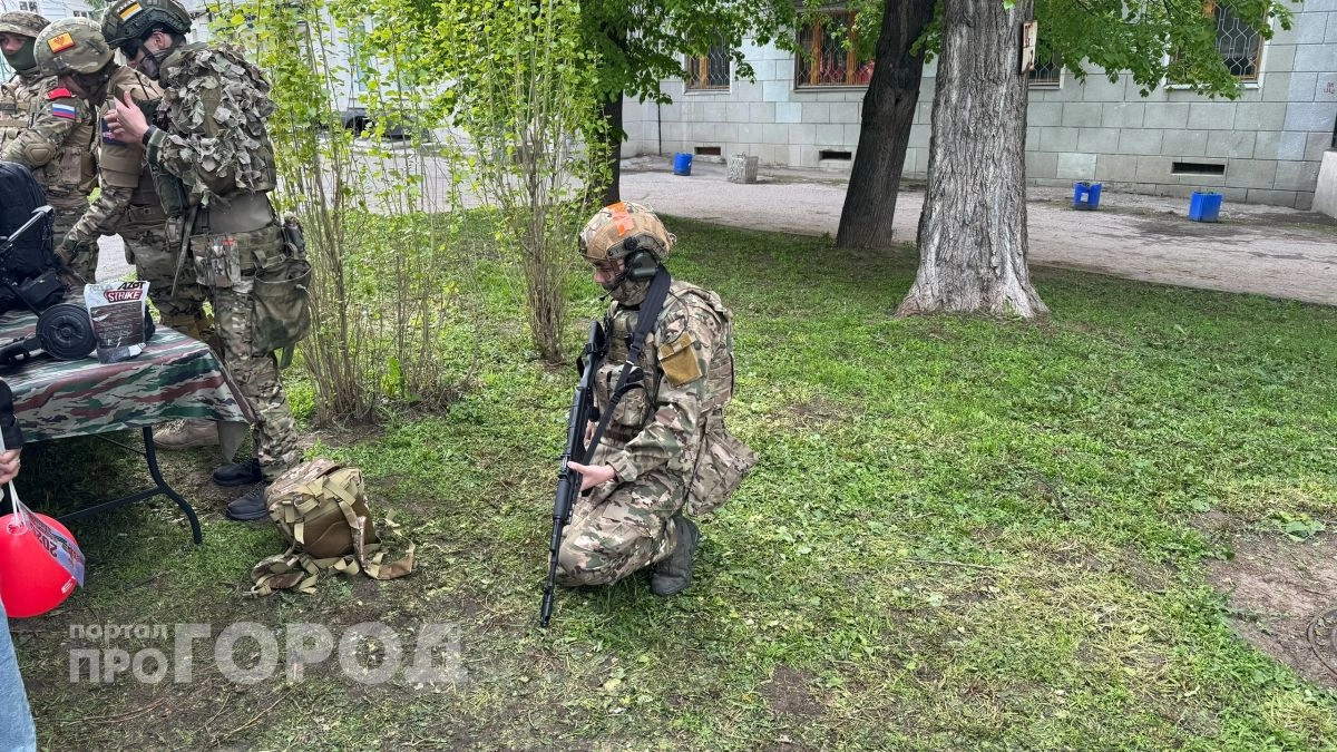 Новые выплаты контрактникам, карантин по бешенству и планы по переработке отходов: главные новости за 10 июля