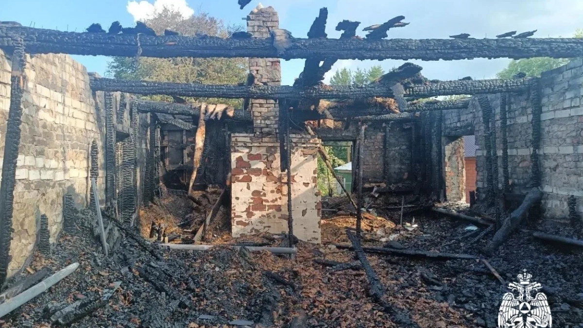 Два жилых дома загорелись в Чувашии за один день: есть пострадавший