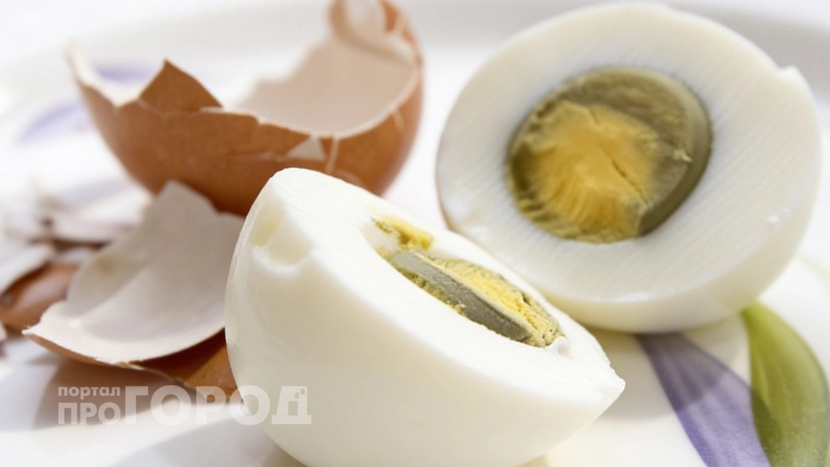 Что означает серый желток и можно ли есть такое яйцо