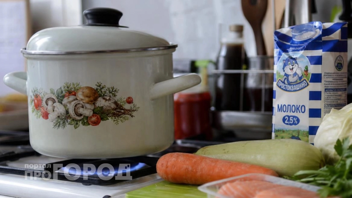 Повар развеял все мифы: когда крышку лучше закрыть, а когда – готовить без нее
