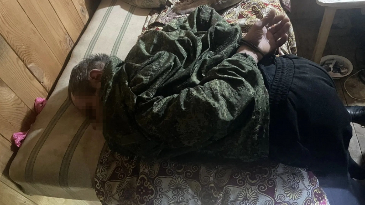 В Солнечном на балконе квартиры обнаружили тело убитой женщины