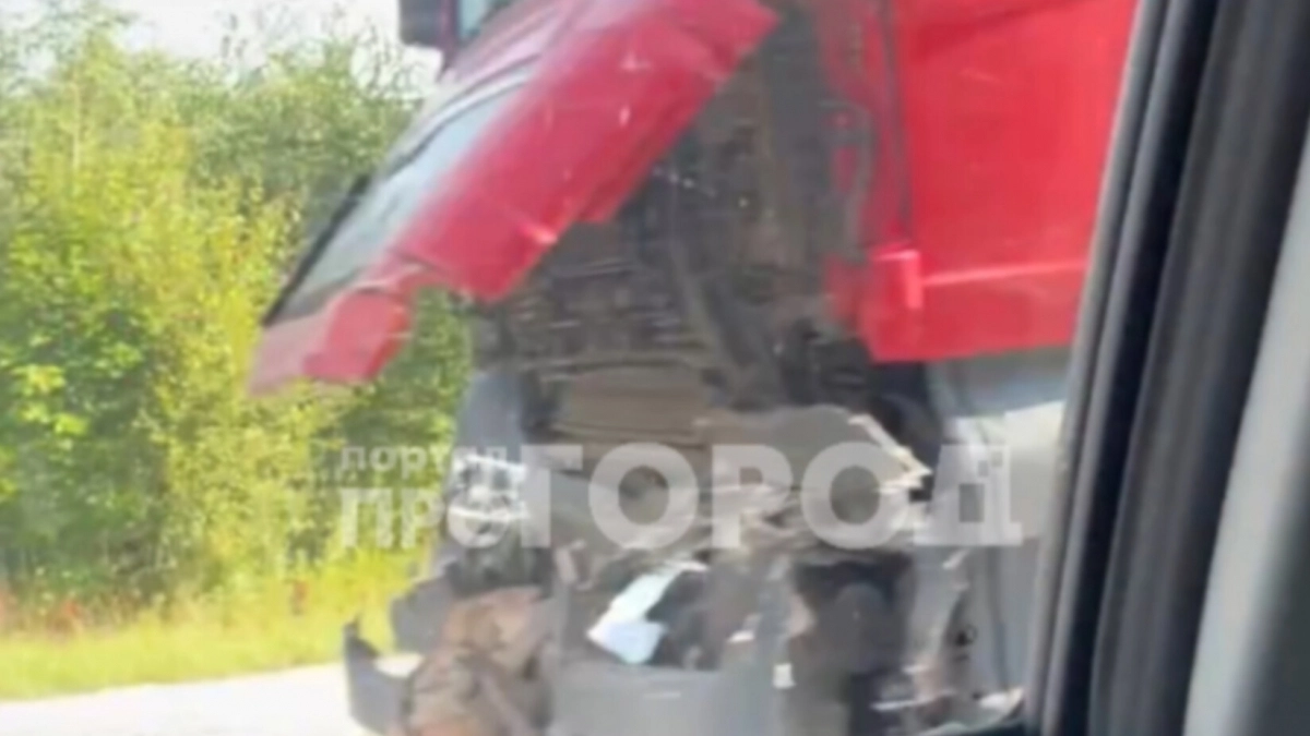 На трассе М-7 на выезде из Чебоксар три фуры собрали "паровозик"