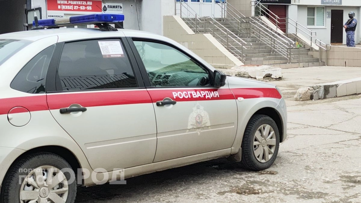 Посетитель кафе в Чебоксарах оказался подозреваемым в грабеже