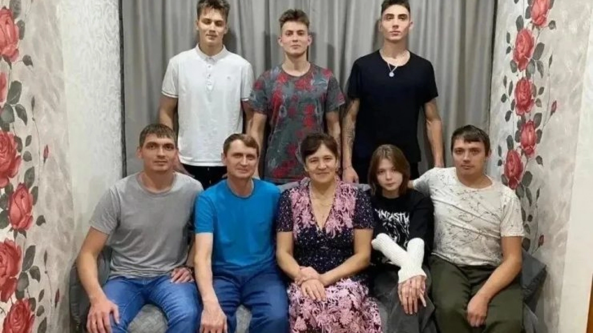 Две семьи из Чувашии получили медаль «Родительская слава» за воспитание десятерых детей