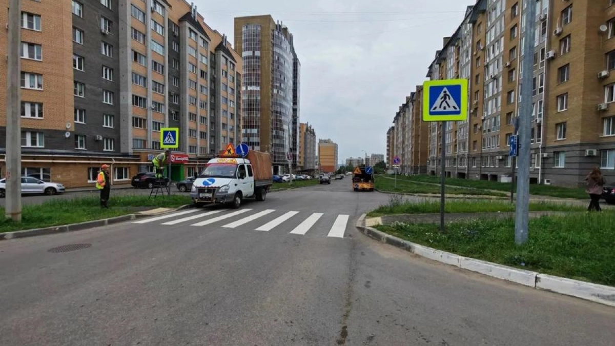 В Чебоксарах на Базарной обустроили переход на месте стихийного маршрута жителей