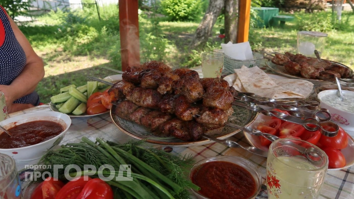 Шашлычник из Анапы поделился рецептом любимого всеми туристами соуса: под него шашлык продаёт тоннами