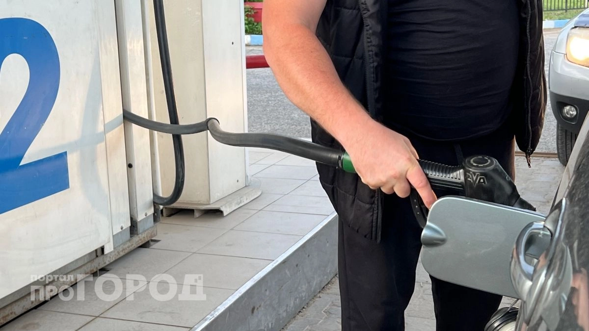 Водители Чувашии снова могут заправлять полные баки и канистры на заправках "Газпром нефть"