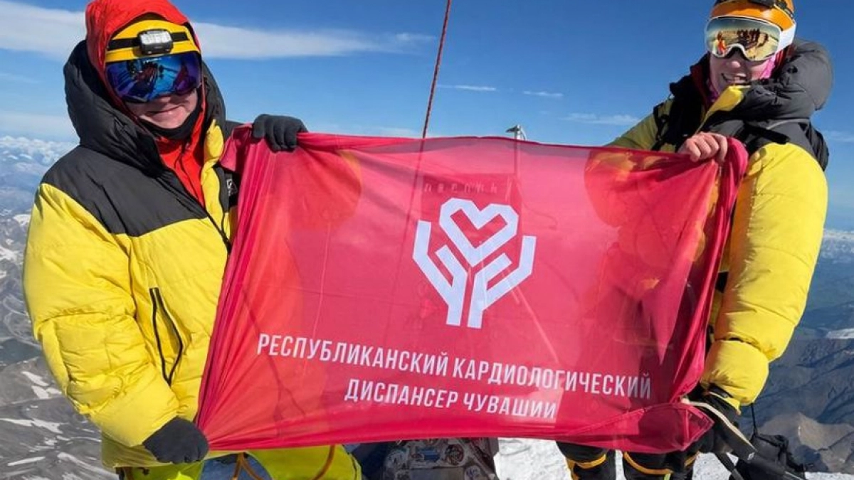 Семья кардиологов из Чебоксар покорила Эльбрус: преодолели леденящий холод и ветер, сбивающий с ног