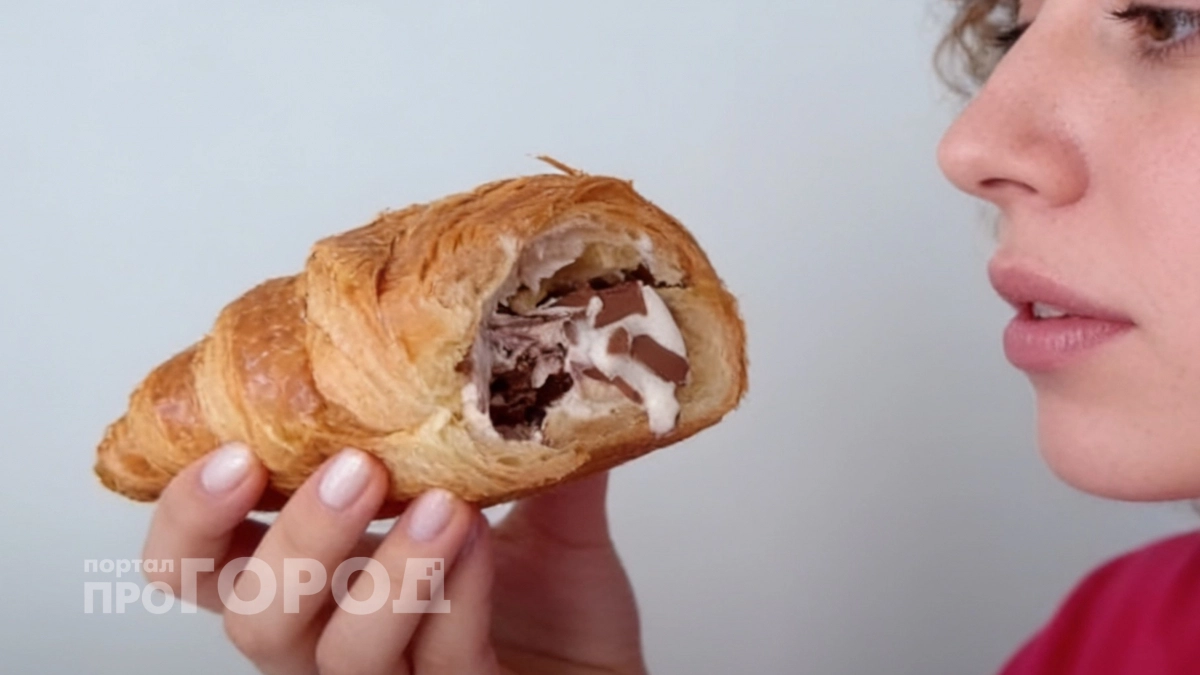 Это слишком вкусно: зумеры придумали как превратить обычный круассан в кулинарный шедевр