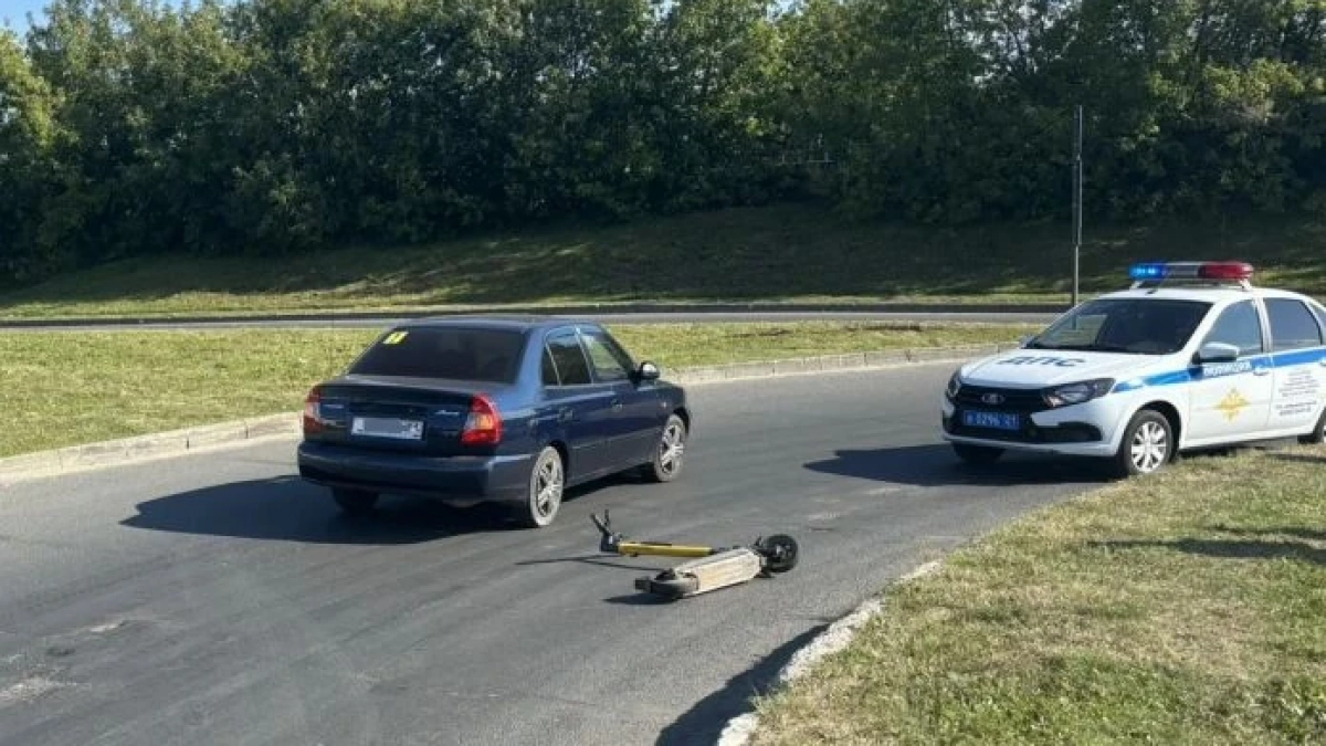В Чебоксарах школьник на прокатном самокате угодил под колеса Hyundai