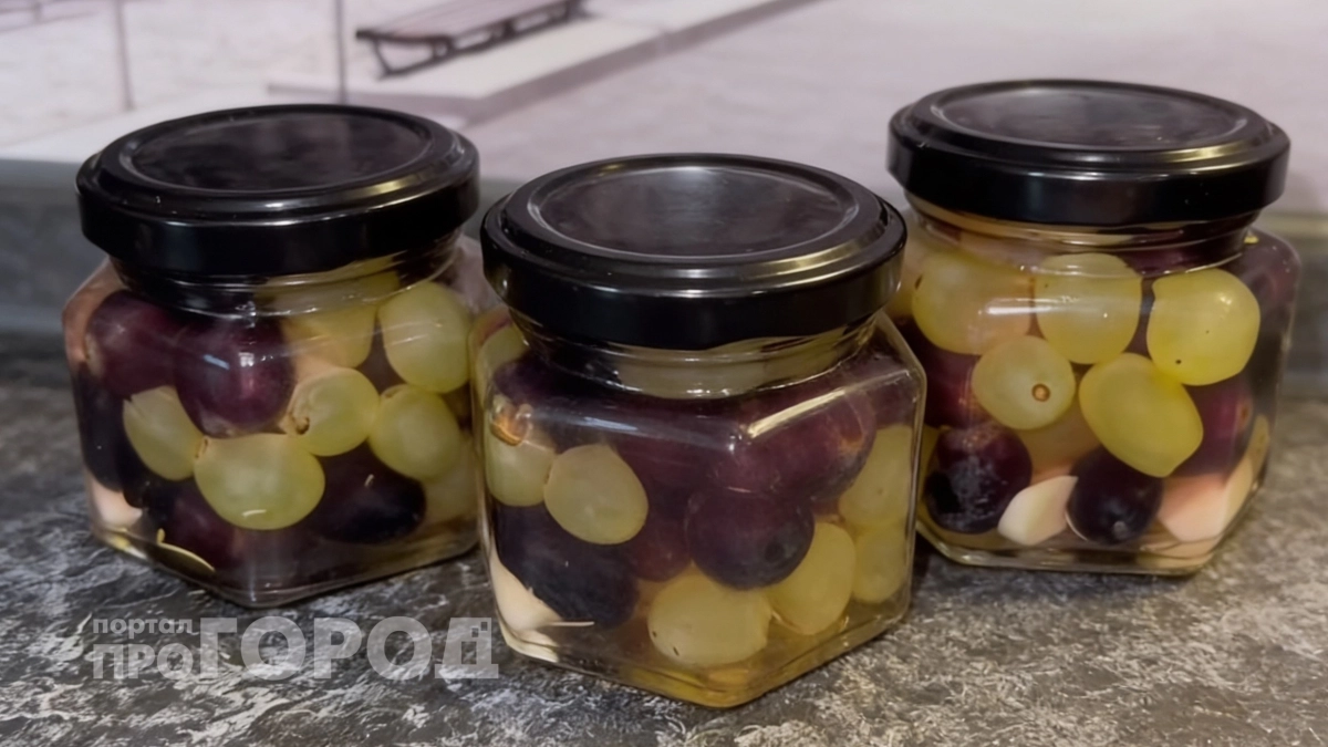 На вкус как дорогущие маслины: секретный маринад для винограда – подаю на стол к сырам и вину