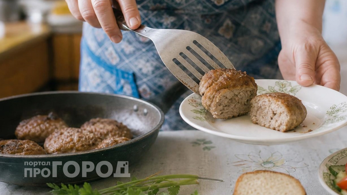 Секрет сочного фарша без лишнего жира: кладу это прямо в центр – хлеб и молоко не спасут