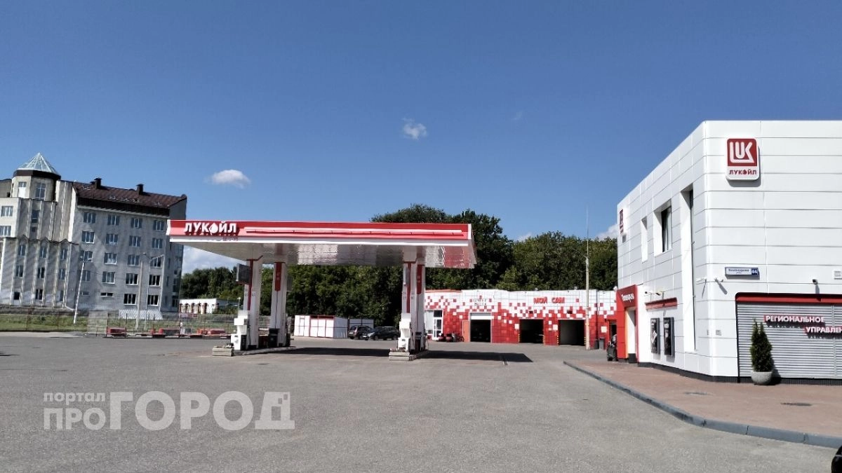 Власти Чувашии отчитались о том, что пик топливного кризиса позади, но очереди на заправках никуда не делись