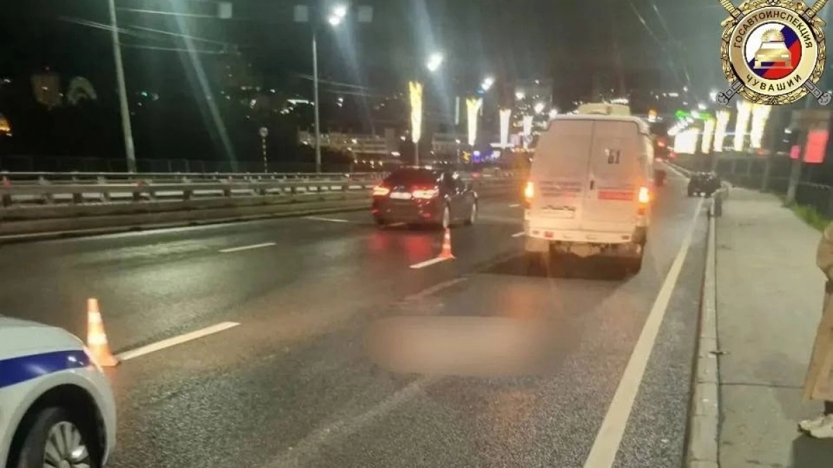 На Московском мосту в Чебоксарах насмерть сбили женщину