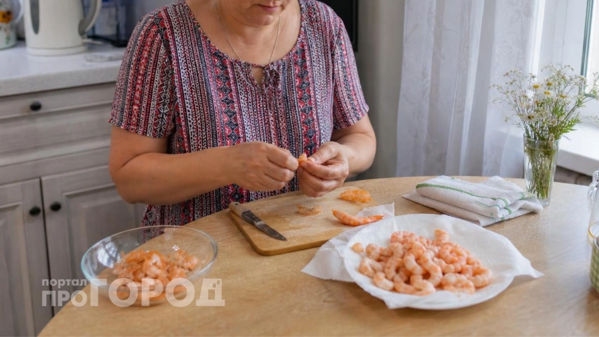 Эксперты дали однозначный ответ: что за черная полоска на спинке креветки – и можно ли вообще ее есть