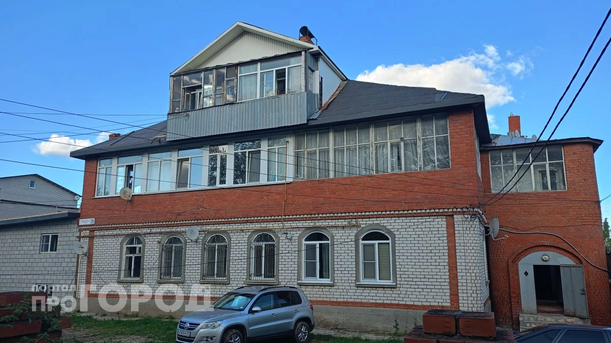 Жильцы уникального дома в Чебоксарах годами ведут междоусобную войну 