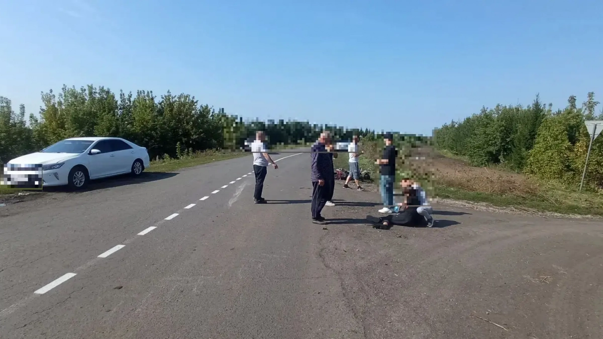 В Чувашии 13-летняя школьница с пассажиром попала в аварию на питбайке
