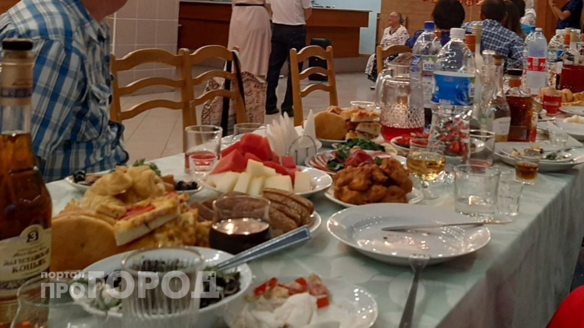 Турки не стали есть это на застолье: пять российских продуктов, которые вызывают у них шок