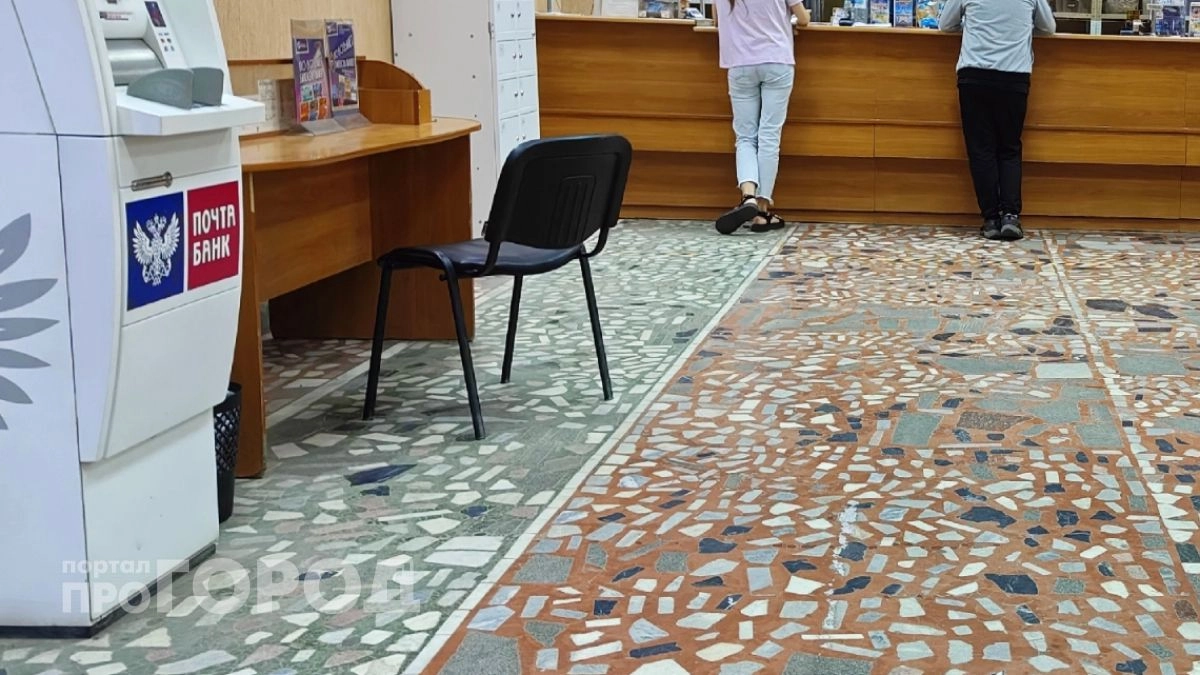 Сотрудница почты в Чувашии оформляла банковские карты на ничего не подозревающих клиентов