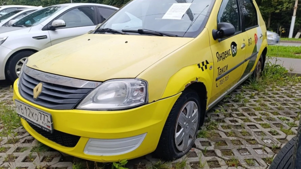 Очередные брошенные автомобили нашли у жилых домов в Чебоксарах