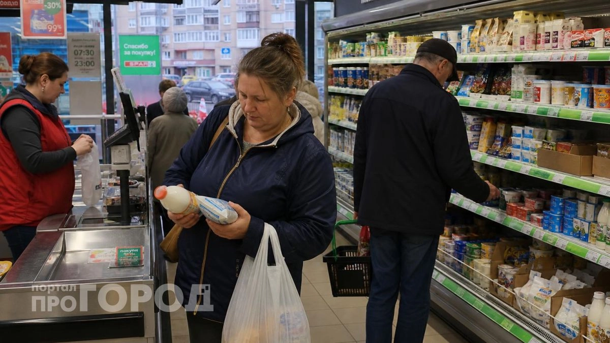 Молоко больше не в фаворе: почему привычный продукт исчезает из корзин и стоит ли бить тревогу из-за этого