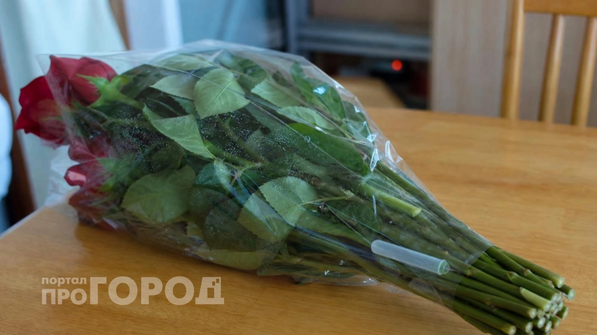 Как продлить жизнь покупным цветам: о лучшем способе нашептала продавщица из цветочного
