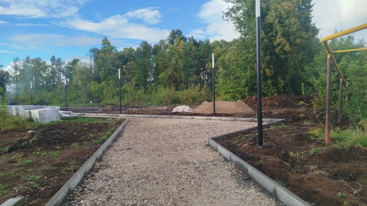 В чувашском поселке обновляют парк "Патриот": уложат дорожки, восстановят памятник и очистят пруд