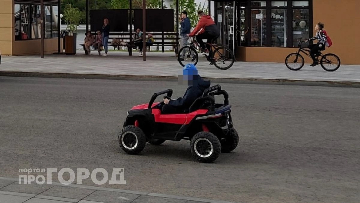 В Чебоксарах очистят Красную площадь от нелегальных пунктов проката машинок