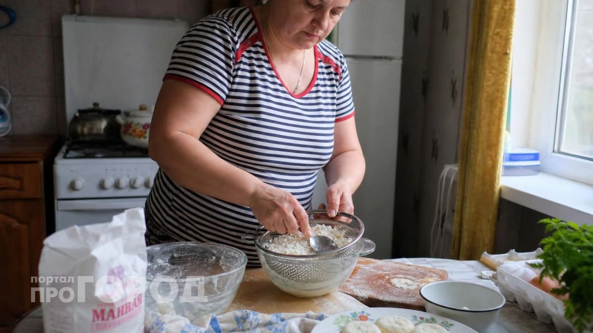 Забудьте про муку в сырниках: один простой трюк с творогом сделает их нежнее любого десерта из ресторана