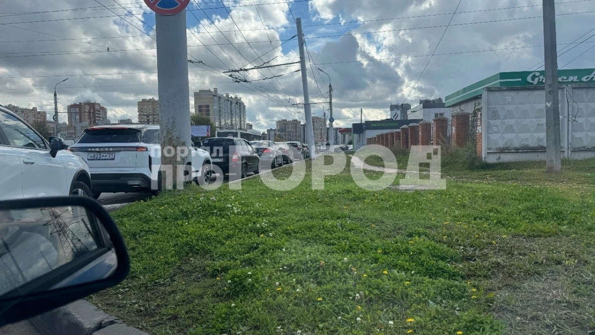 Очереди из полусотни машин и пустые колонки вернулись на чебоксарские автозаправки