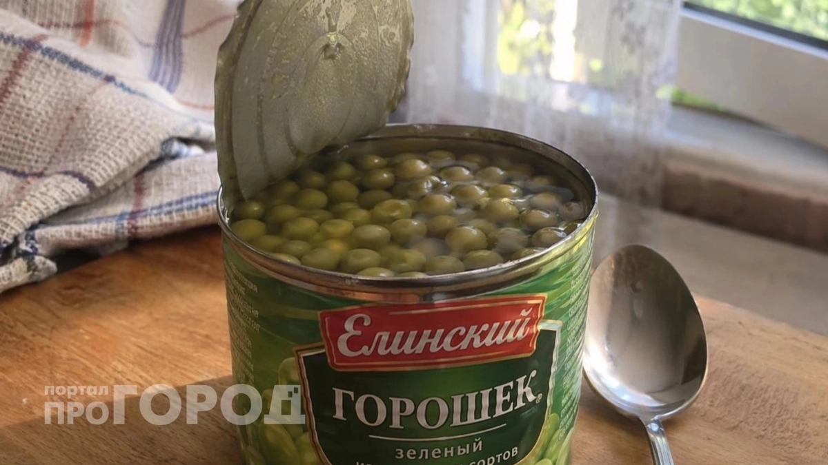 Больше не выливаю жидкость из банок с кукурузой и горошком: блюдо обретает гениальный вкус