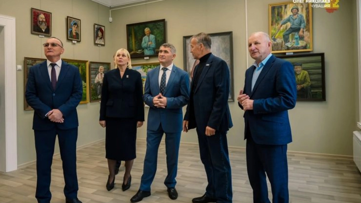 Олег Николаев оценил обновлённый музей в Красночетайском округе после масштабной реставрации