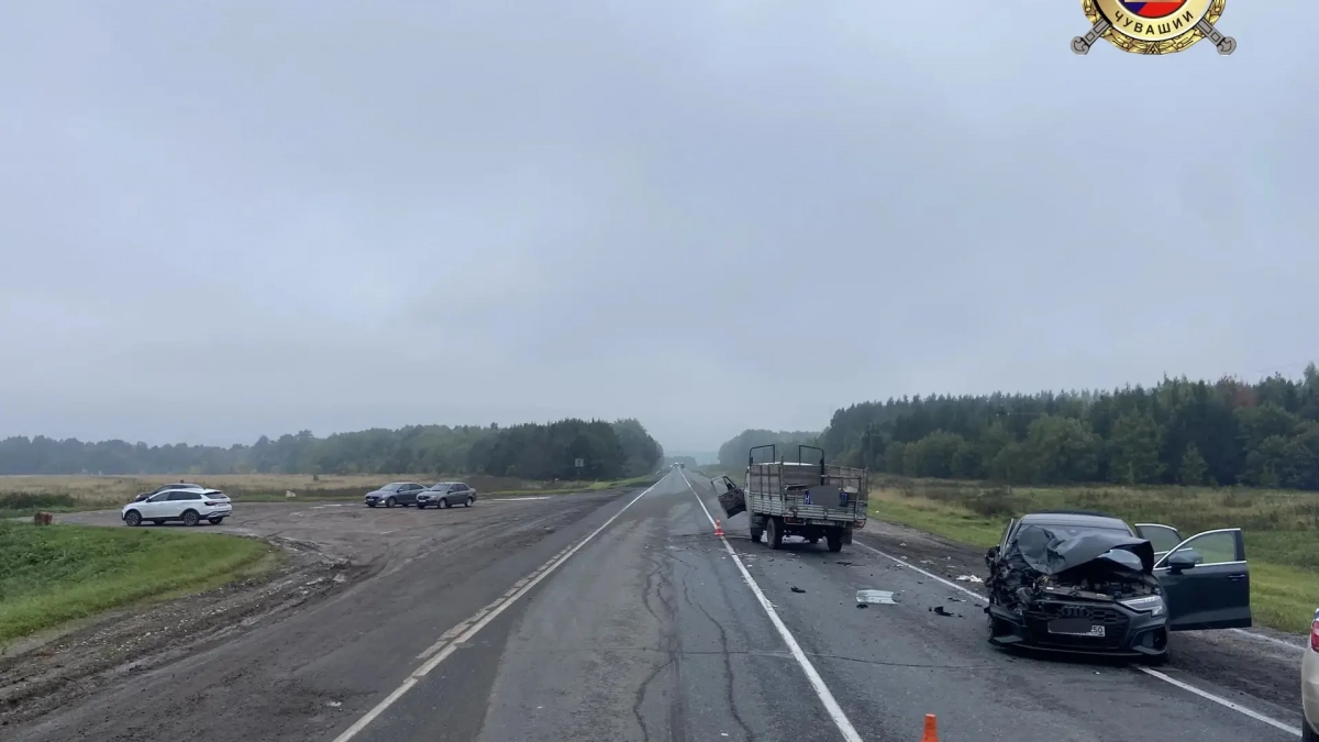 В Батыревском районе пожилые супруги на УАЗе тяжело пострадали в ДТП с Audi