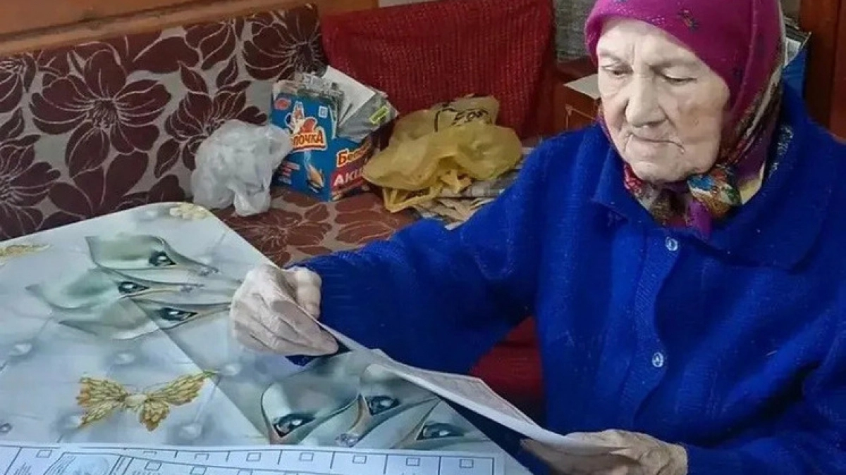 В Чувашии на выборы пришли впервые голосующая 18-летняя девушка и 101-летняя избирательница