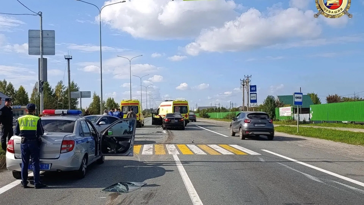 Двое детей пострадали при столкновении BMW и Renault на трассе “Вятка” перед постом ГАИ