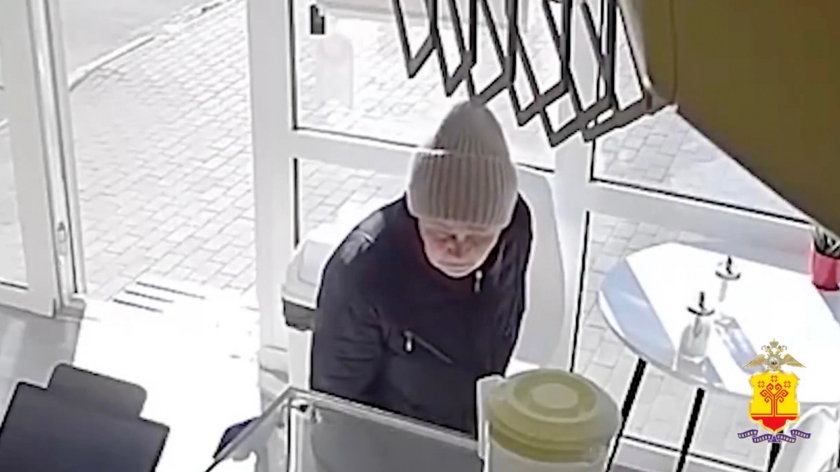 Полиция Чебоксар объявила в розыск пенсионерку за кражу в пекарне