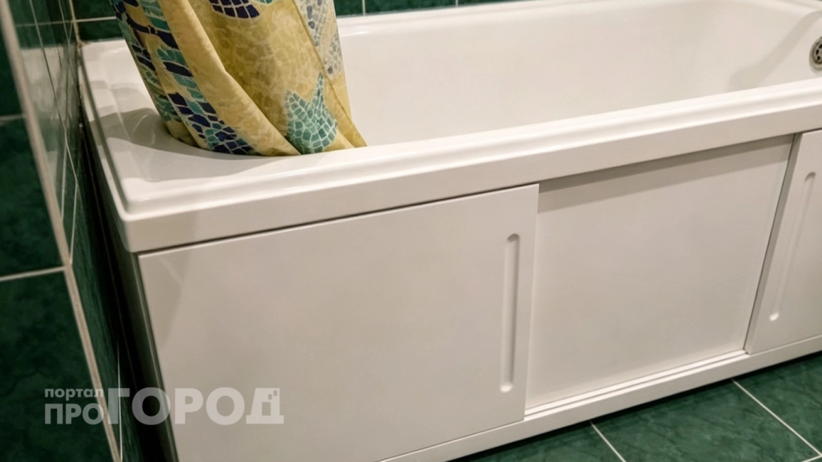 Чем закрыть пространство под ванной: 4 долговечных решения вместо дешевого пластика