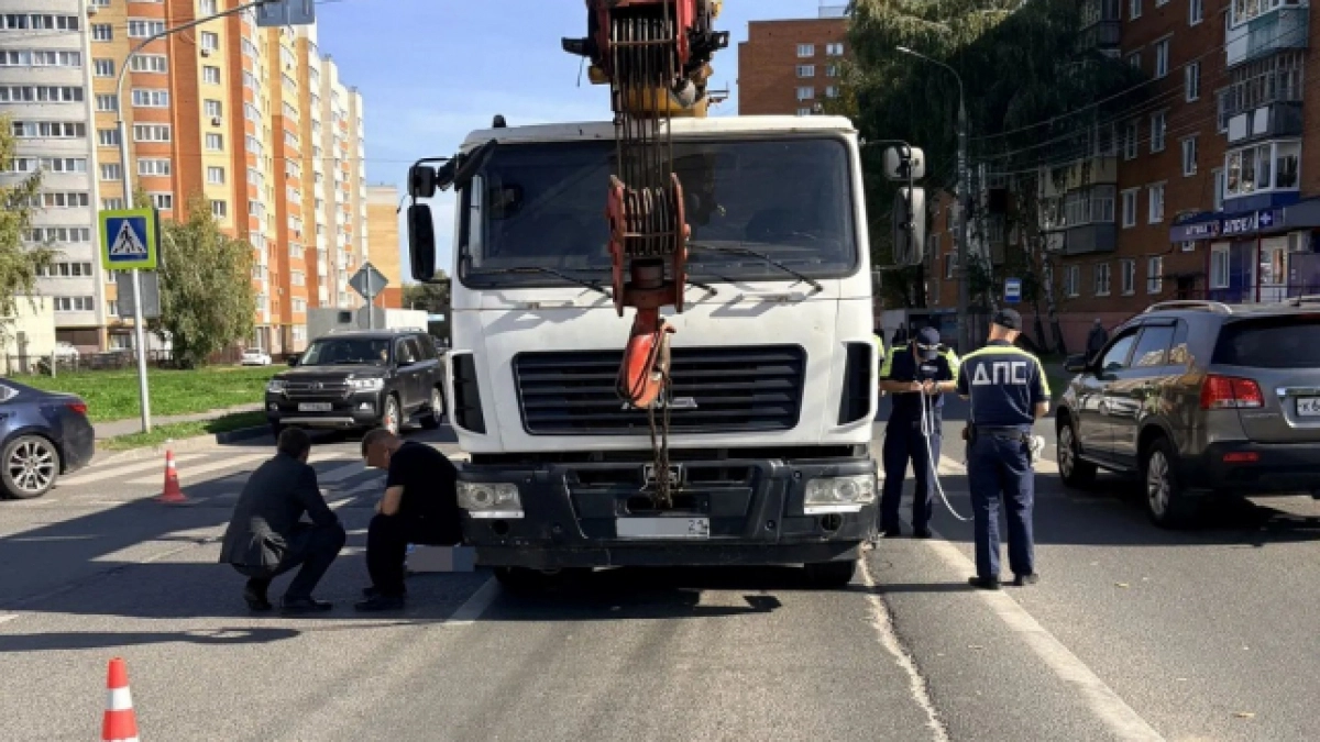Водитель автокрана, насмерть сбивший женщину на Ленкома, получил 36 штрафов за год