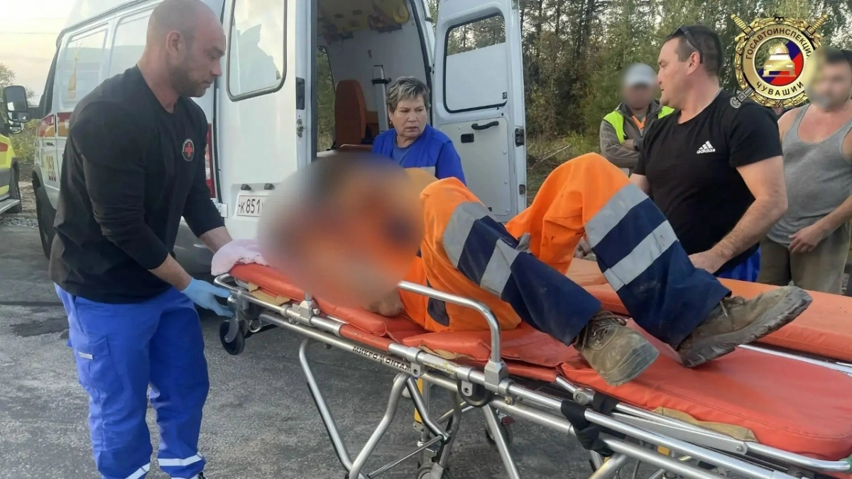 В Вурнарском районе водитель иномарки сбила на трассе дорожного рабочего: снимал старый асфальт на ремонтируемом участке дороги