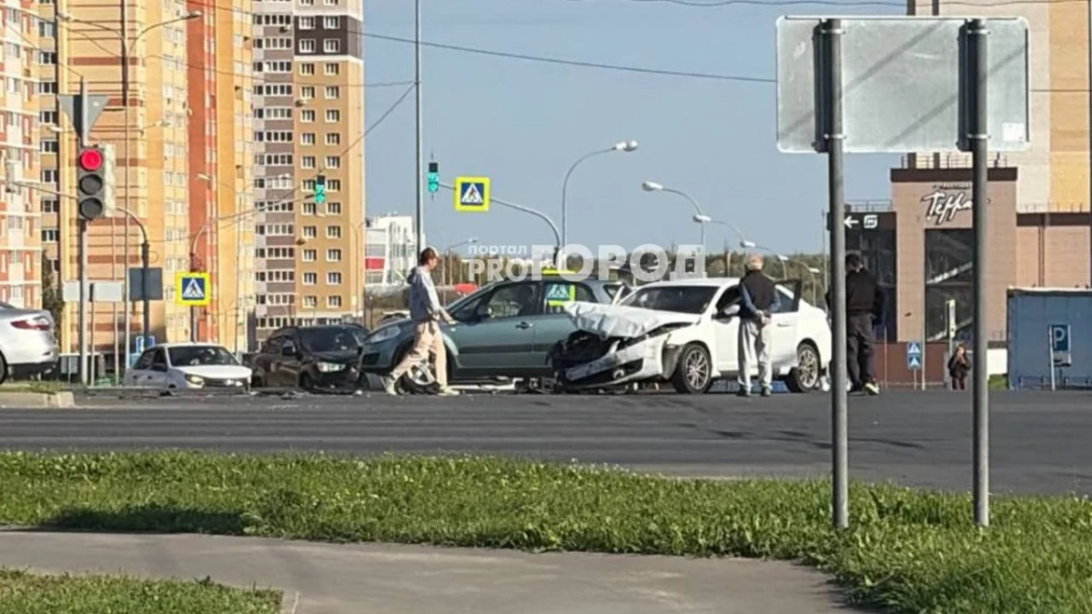 В Чебоксарах в районе "Ленты" произошло ДТП