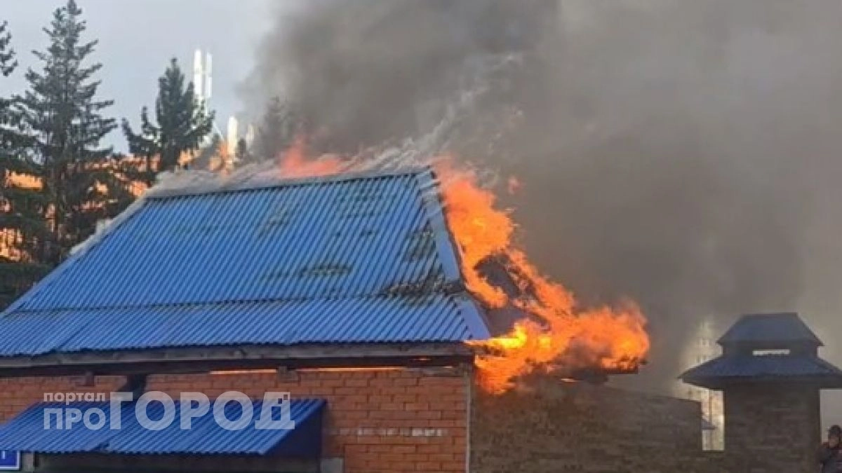 В Юго-Западном районе Чебоксар загорелись подземные гаражи