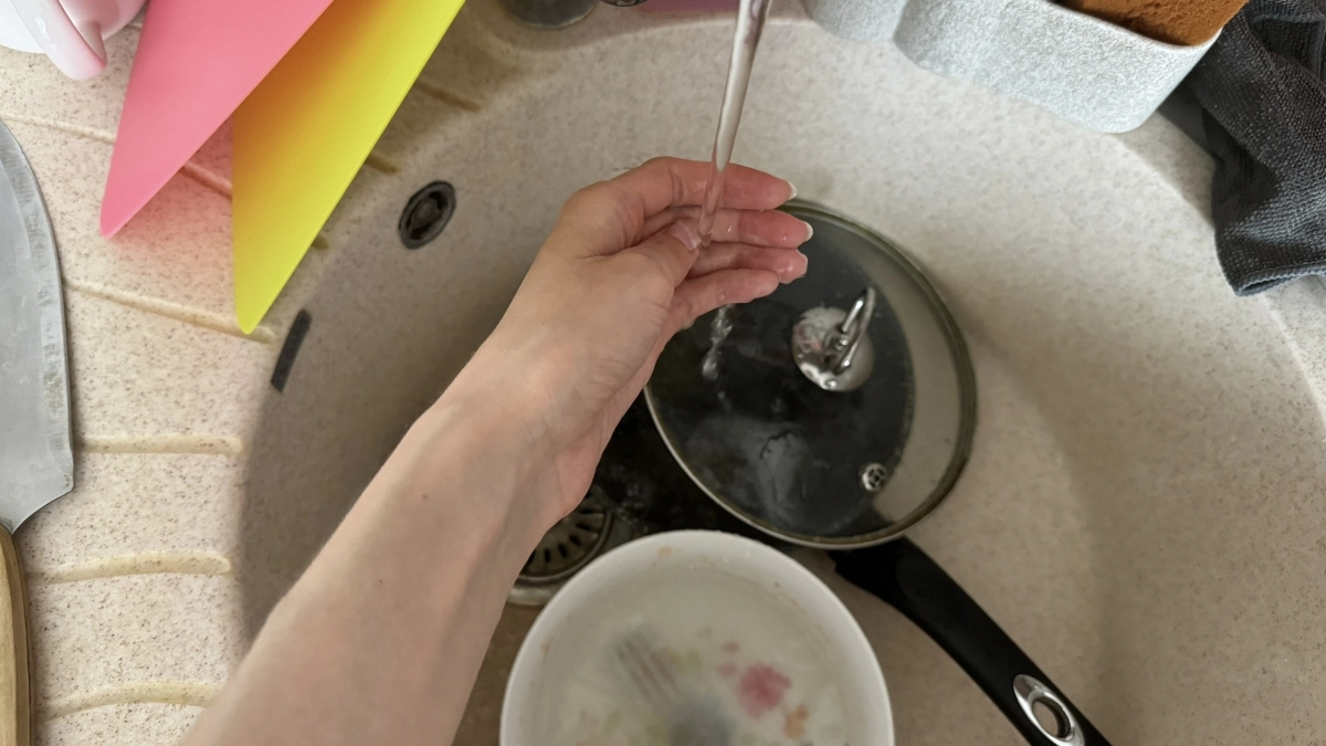 Не позорьтесь на кухне: какой продукт все моют перед готовкой, а делать этого категорически нельзя